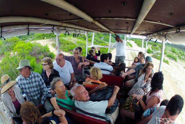 O Joca e a Ixa, pais do Rodrigo, no caminhão em direção a Cabo Polonio, no litoral do Uruguai